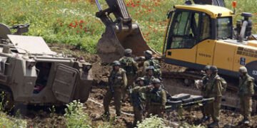 جرافات الاحتلال تهدم منزلاً فلسطينياً جنوب الخليل وتُشرد أسرة من 5 أفراد