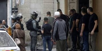 مداهمات واسعة بالضفة والقدس واعتقالات طالت رئيس بلدية تعلين
