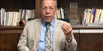 نقيب الأطباء: وضع الأطباء المادي صعب.. ولا يوجد نية لرفع أسعار الكشف بالعيادات