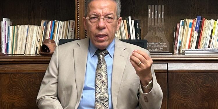 نقيب الأطباء: وضع الأطباء المادي صعب.. ولا يوجد نية لرفع أسعار الكشف بالعيادات