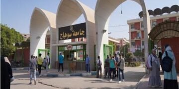 رئيس جامعة سوهاج: 64 ألف طالب يؤدون امتحانات الفصل الدراسي الثاني وتوسع في الاختبارات الإلكترونية