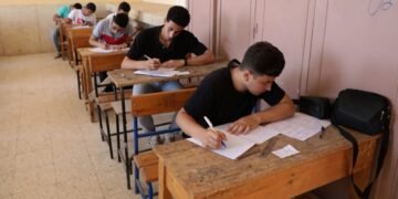إغماء طالب خلال أداء امتحانات الدبلومات الفنية داخل لجنة بقنا