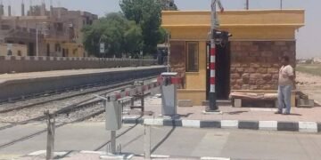 النقل تنجح في تنفيذ أول مزلقان سكة حديد في مصر يعمل بالطاقة الشمسية
