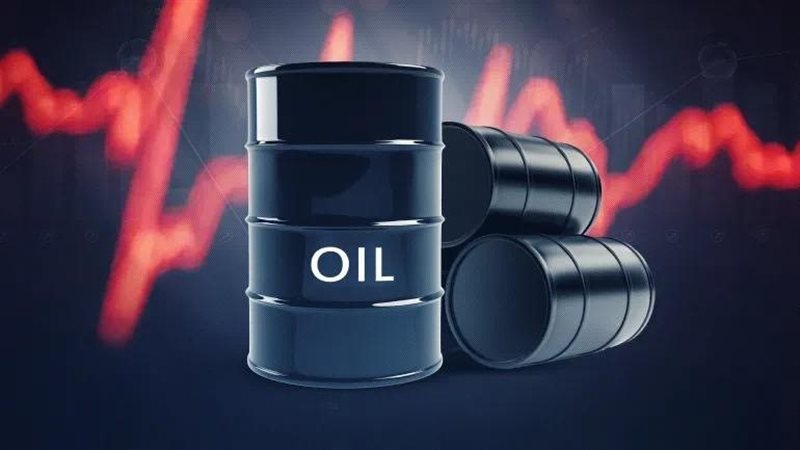 هبوط النفط 4% بعد تعليق الهجمات الأمريكية على إيران