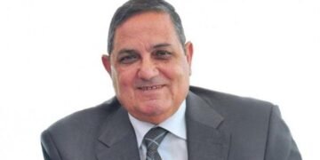 منع محمد الخشن و22 من أسرته من التصرف في أموالهم
