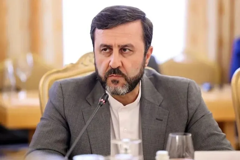 إيران تهدد باستمرار إغلاق مضيق هرمز وتضع شروطًا لفتح ممر عبور السفن