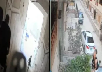 بسبب خلافات الجيرة.. القبض على شخصين لاتهامهما بالاعتداء على شخص بعصا خشبية بالإسكندرية