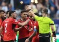 ليكيب تفجّرها: فيفا يراجع قرارات حكم مباراة مصر والأرجنتين بعد شكوى رسمية