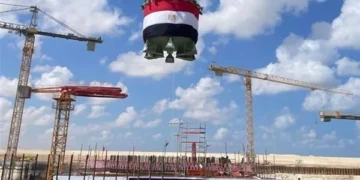 بحضور رئيس الوزراء.. تركيب وعاء ضغط المفاعل للوحدة الثانية بمحطة الضبعة النووية