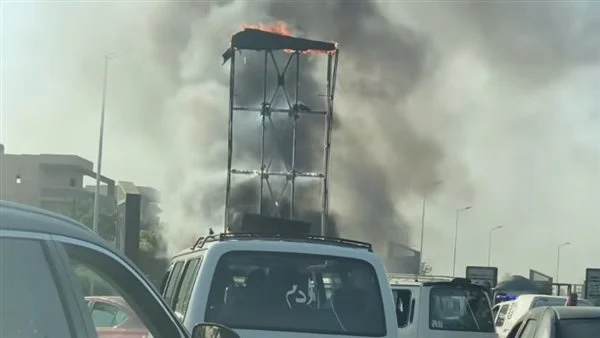 حريق يلتهم لوحة إعلانية ضخمة على محور 26 يوليو بمدينة 6 أكتوبر