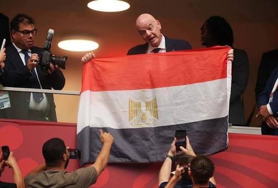 بعد عاصفة التحكيم أمام الأرجنتين.. إنفانتينو يحمل علم مصر