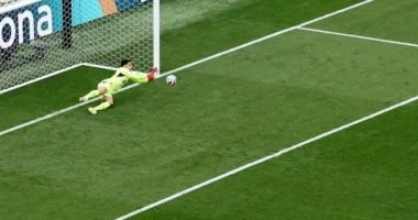مصطفى شوبير يتألق أمام ميسي.. و  يتصدى لركلة جزاء أمام الأرجنتين
