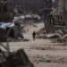 إصابة 4 فلسطينيين في غارة إسرائيلية على النصيرات واعتقال شاب من طوباس