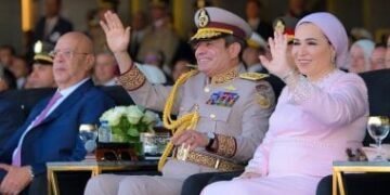 بحضور الرئيس السيسي.. أنغام تفتتح احتفالية القيادة الاستراتيجية بأغنية “يا حبيبتي يا مصر”