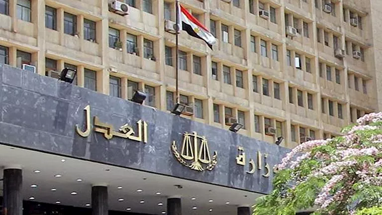 العدل تحسم الجدل: لا كشف لحسابات المتهمين في قضايا النفقة دون حكم قضائي