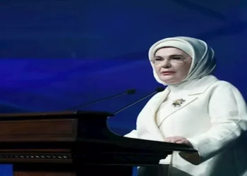 أمينة أردوغان تسحب يدها من ماكرون خلال الاستقبال الرسمي
