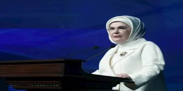 أمينة أردوغان تسحب يدها من ماكرون خلال الاستقبال الرسمي
