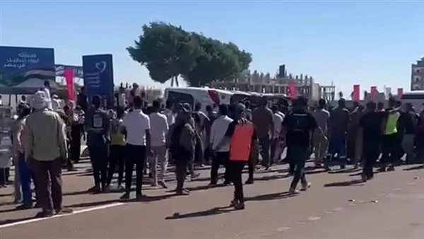 مصرع شخص وإصابة 20 آخرين في حادث تصادم ميكروباص وميني باص بكوبري فوكة بمطروح
