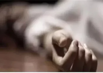 العثور على جثة شخص داخل شقته بعد انبعاث رائحة كريهة وتحلل الجثمان