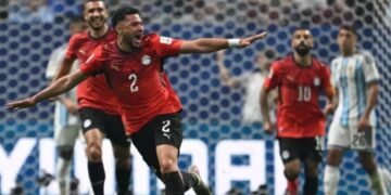 صحيفة أجنبية تشكك في تدخل الـVAR خلال مباراة مصر والأرجنتين