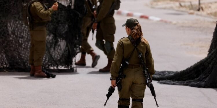 بعد بلاغ اختطافها .. جندية إسرائيلية على علاقة سرية بشاب فلسطيني