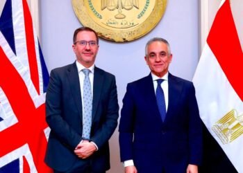 وزير العدل يبحث مع سفير بريطانيا تعزيز التعاون القضائي ومكافحة الجرائم السيبرانية