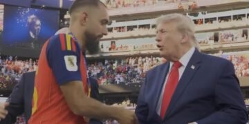 مصافحة باردة من بورخا إيجليسياس لترامب خلال تتويج إسبانيا بالمونديال تثير الجدل