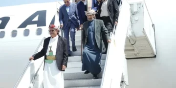 تصعيد مفاجئ في اليمن.. استهداف مطار صنعاء لمنع طائرة إيرانية
