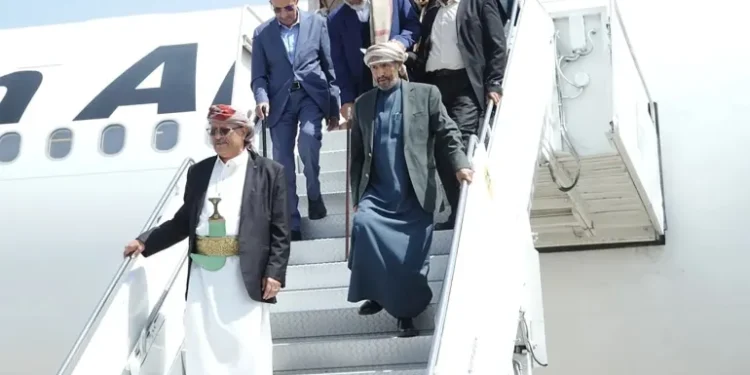تصعيد مفاجئ في اليمن.. استهداف مطار صنعاء لمنع طائرة إيرانية