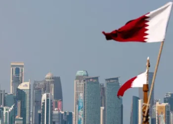 وسط تصاعد التهديدات.. قطر تدعو السكان إلى عدم مغادرة المنازل