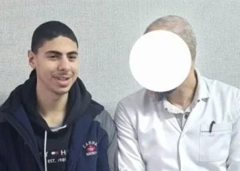 والدة طفل توفي بالسرطان تحذر من علاج غير مثبت علميًا: “ابني فقد بصره والورم تضخم”