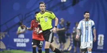 فيفا يقرر استبعاد حكم مباراة مصر والأرجنتين من إدارة باقي مباريات كأس العالم