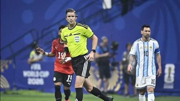 فيفا يقرر استبعاد حكم مباراة مصر والأرجنتين من إدارة باقي مباريات كأس العالم