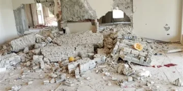 مصرع شخصين وإصابة آخر إثر سقوط أجزاء من فيلا في التجمع
