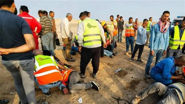 إصابة 14 شخصًا إثر انقلاب ميكروباص في الغردقة