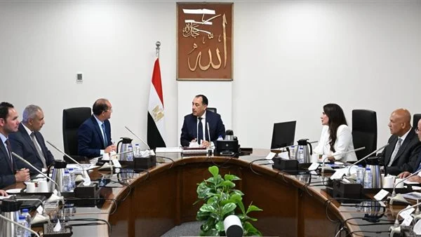 رئيس الوزراء يُتابع ملف تشغيل وصيانة محطات معالجة الصرف الصحي