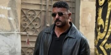 سيدة مسنة تستغيث بأحمد العوضي.. والأخير يرسل لها مبالغ مالية