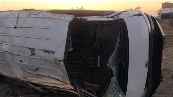 إصابة 15 شخصًا في حادث انقلاب ميكروباص أعلى الطريق الإقليمي أمام المدينة الأولمبية