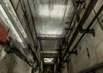 مصرع طفل بعد انحشار رأسه بين المصعد وحائط عقار في إمبابة بالجيزة