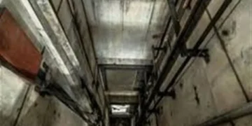 مصرع طفل بعد انحشار رأسه بين المصعد وحائط عقار في إمبابة بالجيزة