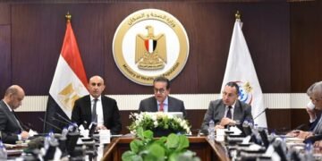 تقرير نصف سنوي للرئيس.. خطة حكومية لإعداد كوادر طبية تنافس عالميًا