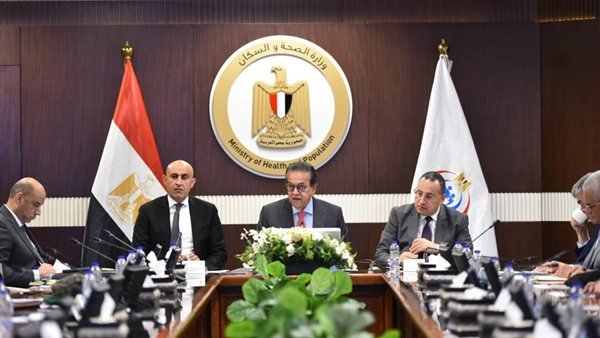 تقرير نصف سنوي للرئيس.. خطة حكومية لإعداد كوادر طبية تنافس عالميًا