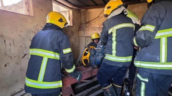 الحماية المدنية تنقذ فتاة علقت داخل مصعد في الإسكندرية