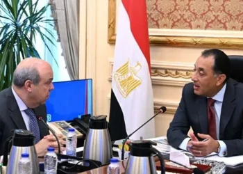 رئيس الوزراء يستعرض الموقف التنفيذي لمشروع مبنى الركاب “4” بمطار القاهرة الدولي