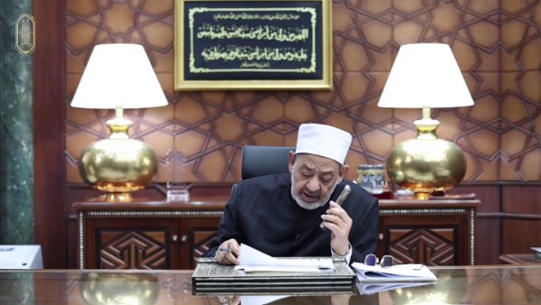 الأولى على الأدبي بالثانوية الأزهرية للإمام الأكبر: ممكن تعرف أختي التوأم جابت كام؟
