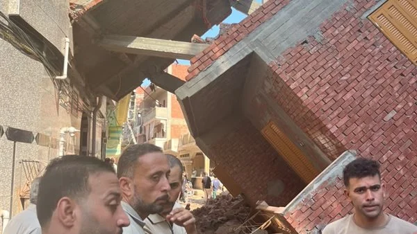 بدء إزالة العقار المنهار بميت غمر.. ومحافظ الدقهلية يشكل لجنة هندسية