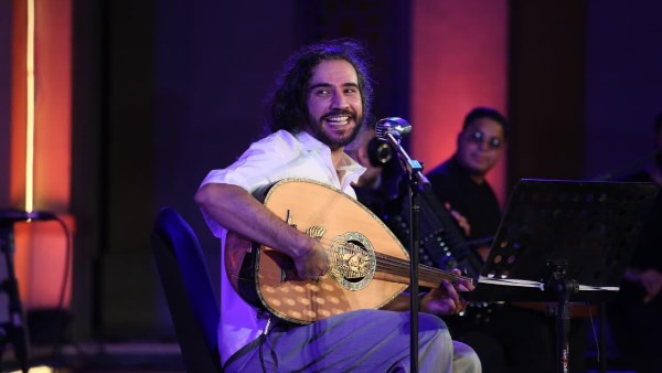 ليلة من الطرب الأصيل.. سعد العود يشعل المسرح المكشوف بأغاني الزمن الجميل