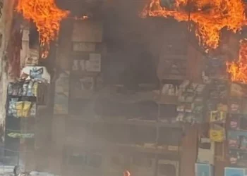 السيطرة على حريق كشك خشبي خلف مستشفى هليوبوليس بالنزهة دون إصابات