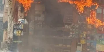 السيطرة على حريق كشك خشبي خلف مستشفى هليوبوليس بالنزهة دون إصابات