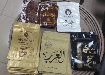 ضبط مصنع غير مرخص لإنتاج البن المغشوش بالفيوم.. والتحفظ على 2 طن من نوى البلح والبسلة
